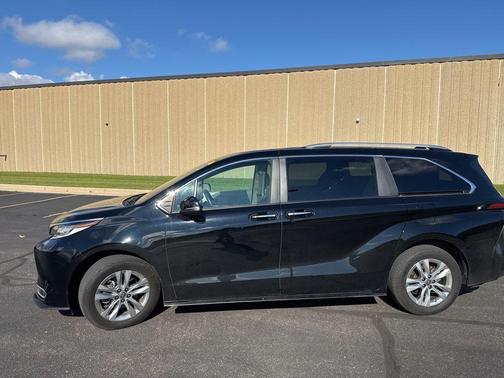 2023 Toyota Sienna Limited
