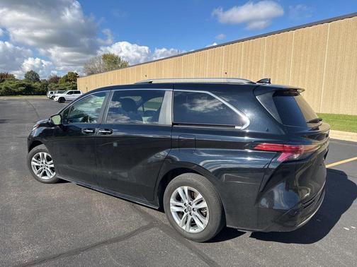 2023 Toyota Sienna Limited