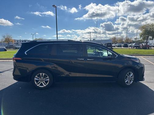 2023 Toyota Sienna Limited