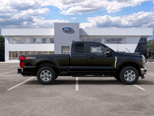 Agate Black Metallic 2027 Ford F-250 XLT