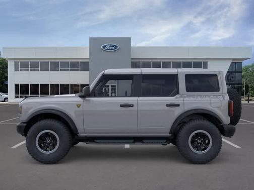 Avalanche Gray 2026 Ford Bronco Badlands