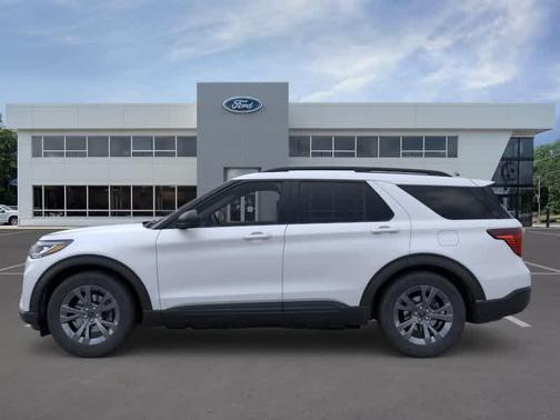 Space White Metallic 2026 Ford Explorer Active