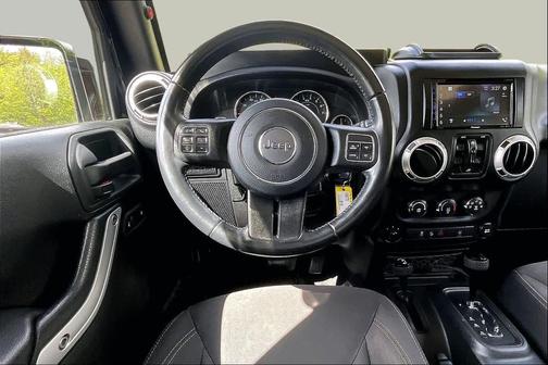 Black Clearcoat 2017 Jeep Wrangler Unlimited Rubicon