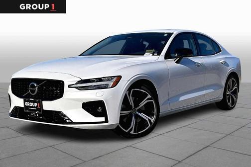 2024 Volvo S60 B5 Core Dark Theme