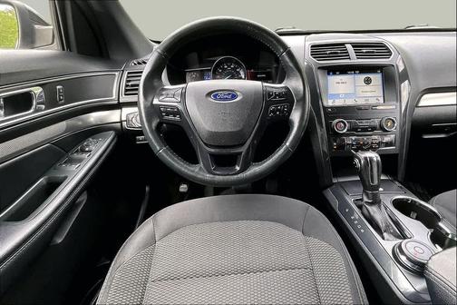 Ingot Silver Metallic 2018 Ford Explorer XLT