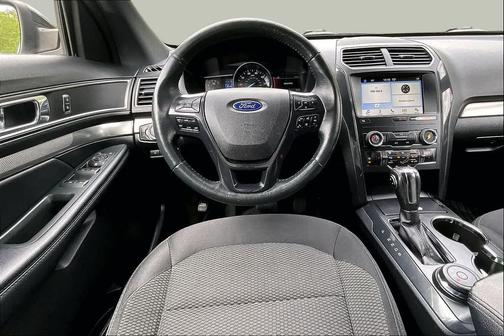 Ingot Silver Metallic 2018 Ford Explorer XLT