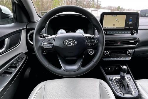 Lunar White 2022 Hyundai KONA Limited