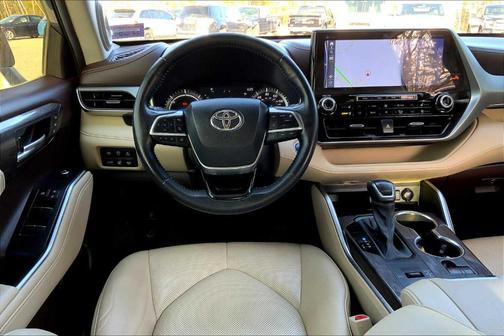 2021 Toyota Highlander Hybrid Platinum