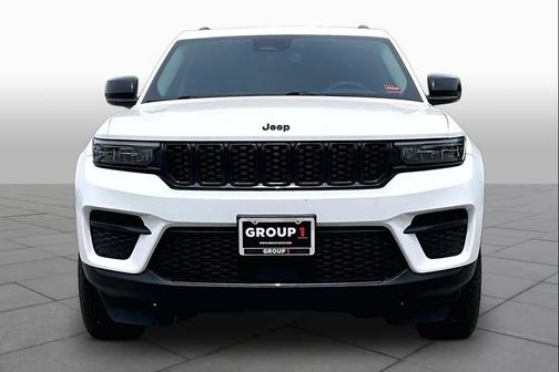 Bright White Clearcoat 2023 Jeep Grand Cherokee Laredo