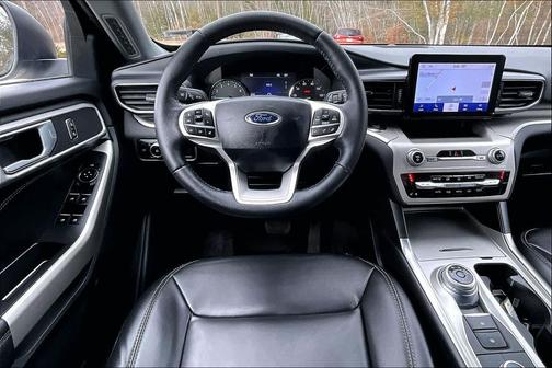 Star White 2022 Ford Explorer XLT