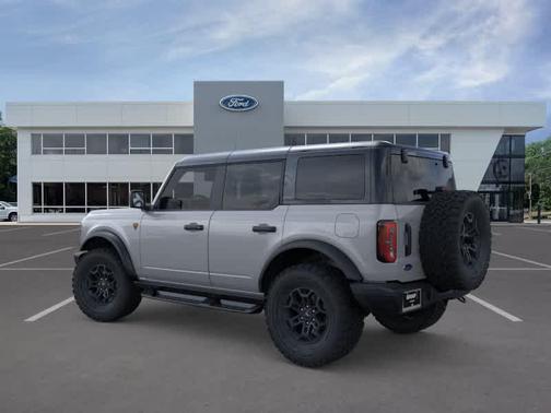 Avalanche Gray 2026 Ford Bronco Badlands