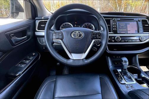 Blizzard Pearl 2019 Toyota Highlander XLE
