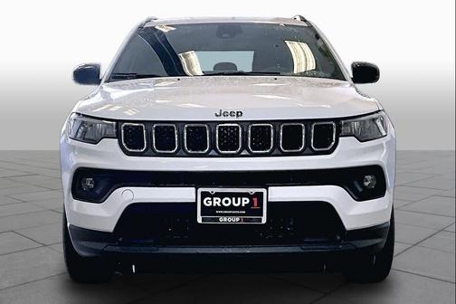 Bright White Clearcoat 2024 Jeep Compass Latitude