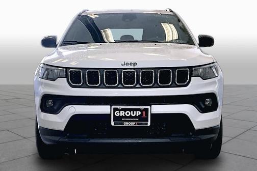 Bright White Clearcoat 2024 Jeep Compass Latitude