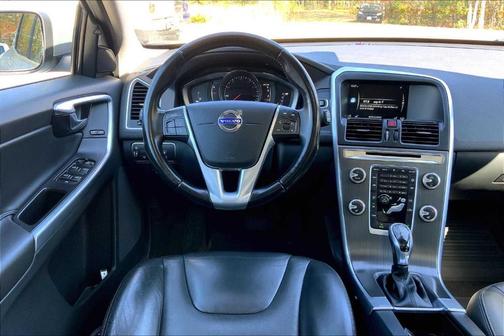 2016 Volvo XC60 T5 Premier