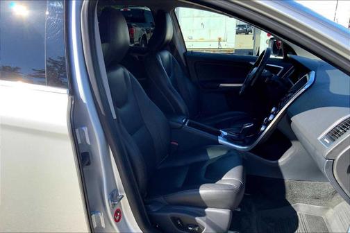 2016 Volvo XC60 T5 Premier