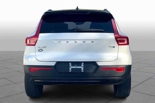 2021 Volvo XC40 T5 R-Design