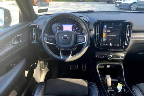 2021 Volvo XC40 T5 R-Design
