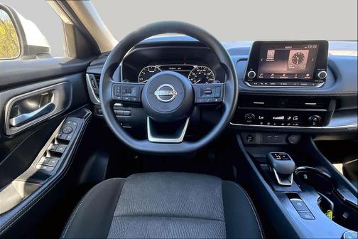 Everest White P 2024 Nissan Rogue SV