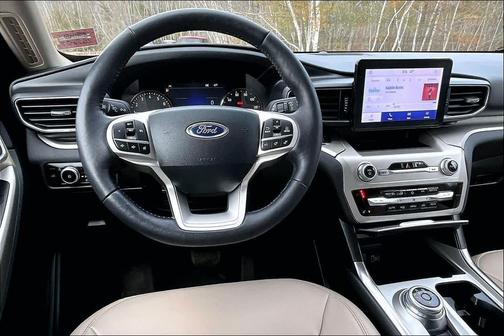Star White 2023 Ford Explorer XLT