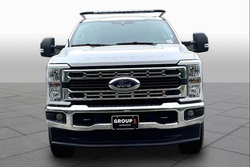 Oxford White 2025 Ford F-250 XLT
