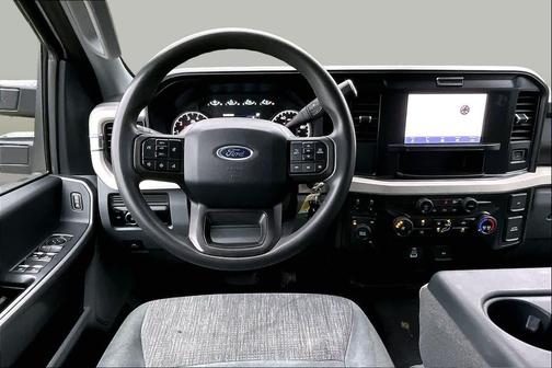Oxford White 2025 Ford F-250 XLT