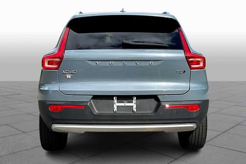 2022 Volvo XC40 T5 Momentum
