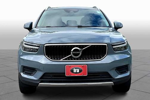 2022 Volvo XC40 T5 Momentum