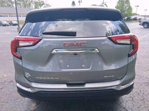 Sterling Metallic 2023 GMC Terrain SLT