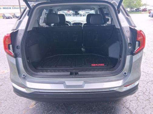 Sterling Metallic 2023 GMC Terrain SLT