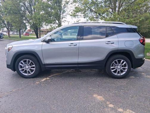 Sterling Metallic 2023 GMC Terrain SLT