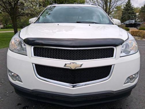 Whitewhite 2012 Chevrolet Traverse LT