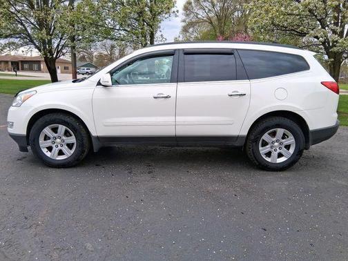 Whitewhite 2012 Chevrolet Traverse LT