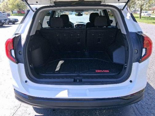Summit White 2024 GMC Terrain SLE