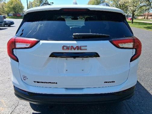 Summit White 2024 GMC Terrain SLE