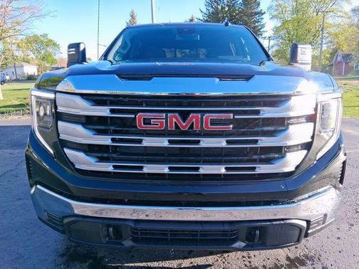 Onyx Black 2026 GMC Sierra 1500 SLE