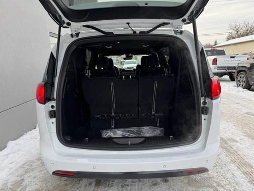 2026 Chrysler Voyager LX