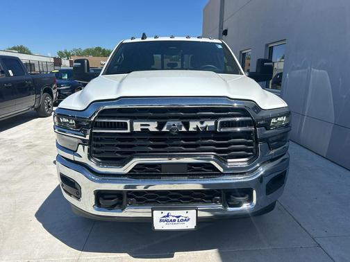 Bright White Clearcoat 2026 RAM 3500 Tradesman Crew Cab 4x4 8' Box