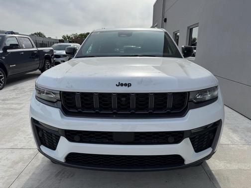 Bright White Clearcoat 2026 Jeep Grand Cherokee 85th Anniversary Edition