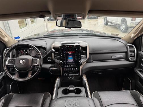 2020 RAM 2500 Laramie Crew Cab 4X4 6'4' Box