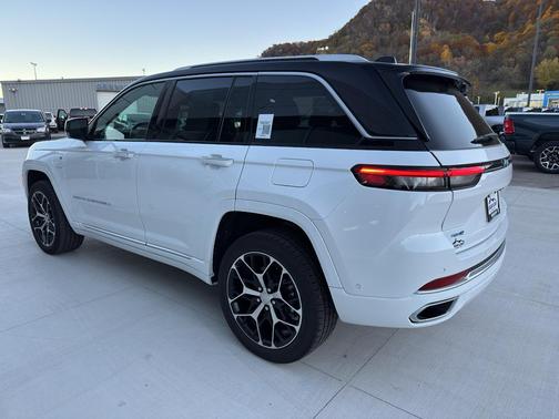 2022 Jeep Grand Cherokee 4xe Summit Reserve