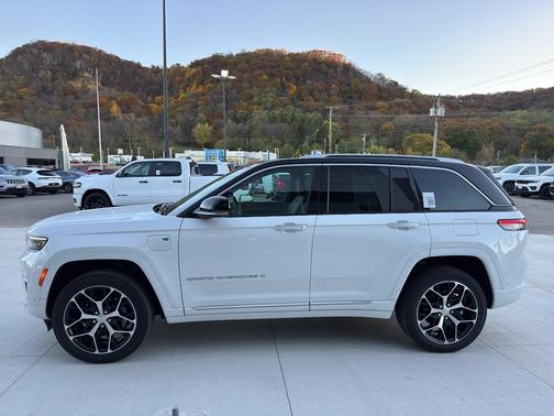 2022 Jeep Grand Cherokee 4xe Summit Reserve