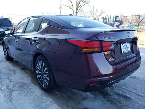 2025 Nissan Altima SV FWD