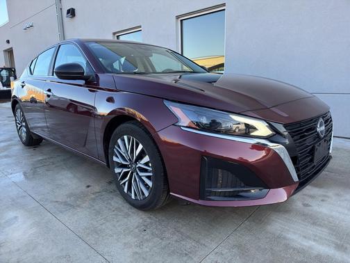 2025 Nissan Altima SV FWD