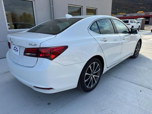 2017 Acura TLX w/Technology Package