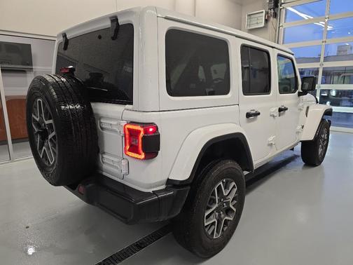 2025 Jeep Wrangler 4-Door Sahara 4x4