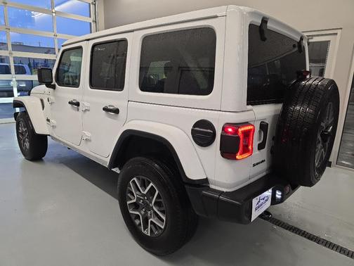2025 Jeep Wrangler 4-Door Sahara 4x4