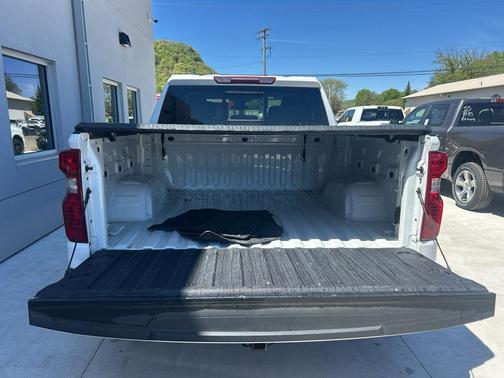 Summit White 2024 Chevrolet Silverado 1500 LT