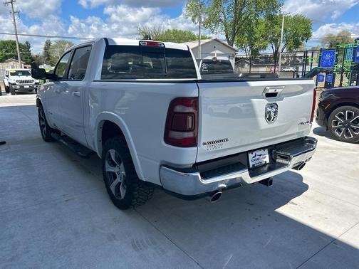 Ivory White Tri-Coat Pearlcoat 2021 RAM 1500 Laramie