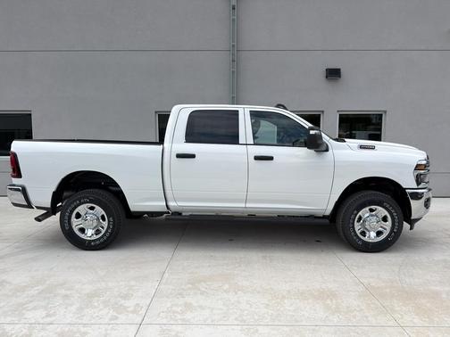 Bright White Clearcoat 2026 RAM 2500 Tradesman Crew Cab 4x4 6'4' Box